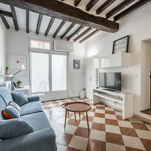 casa-camilla-arty-suite-nel-centro-storico.emilia-romagnahotels.net/